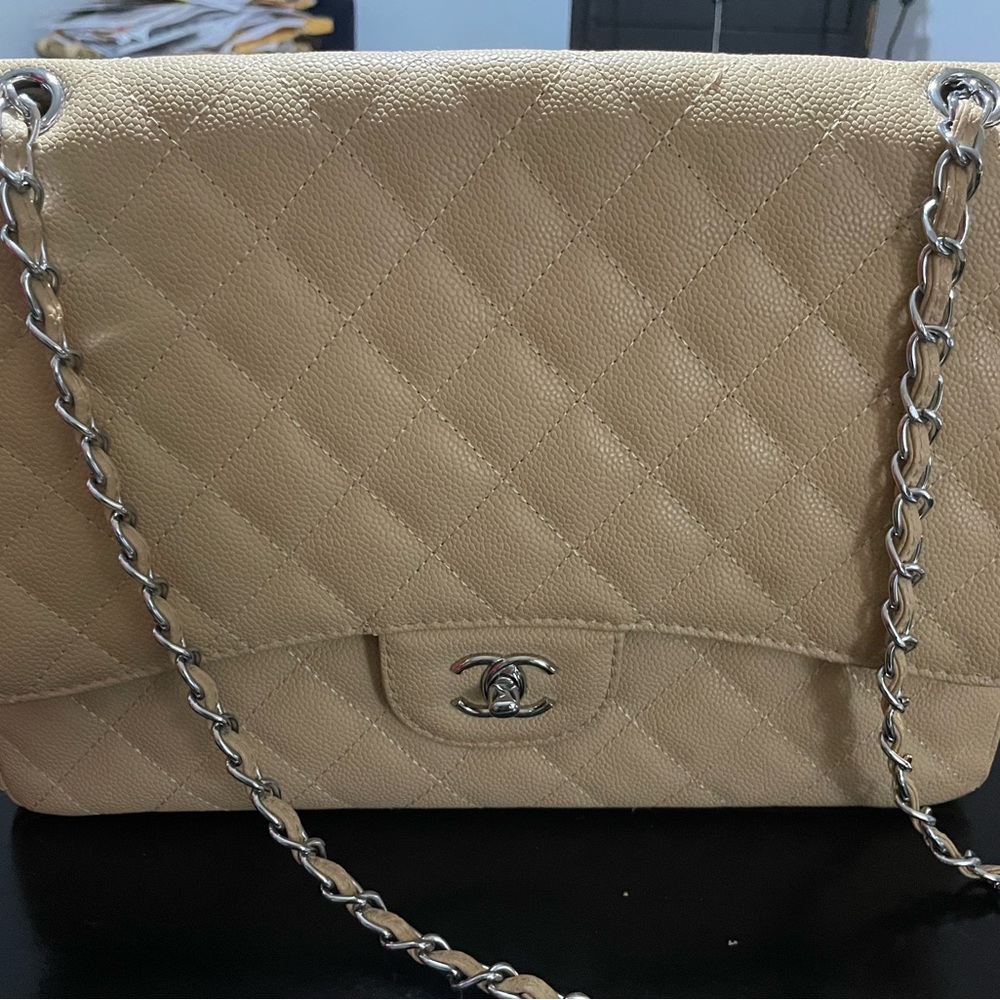 Vintage Chanel Jumbo Caviar early 80’s. Excellent. No box was gifted from Aunt.